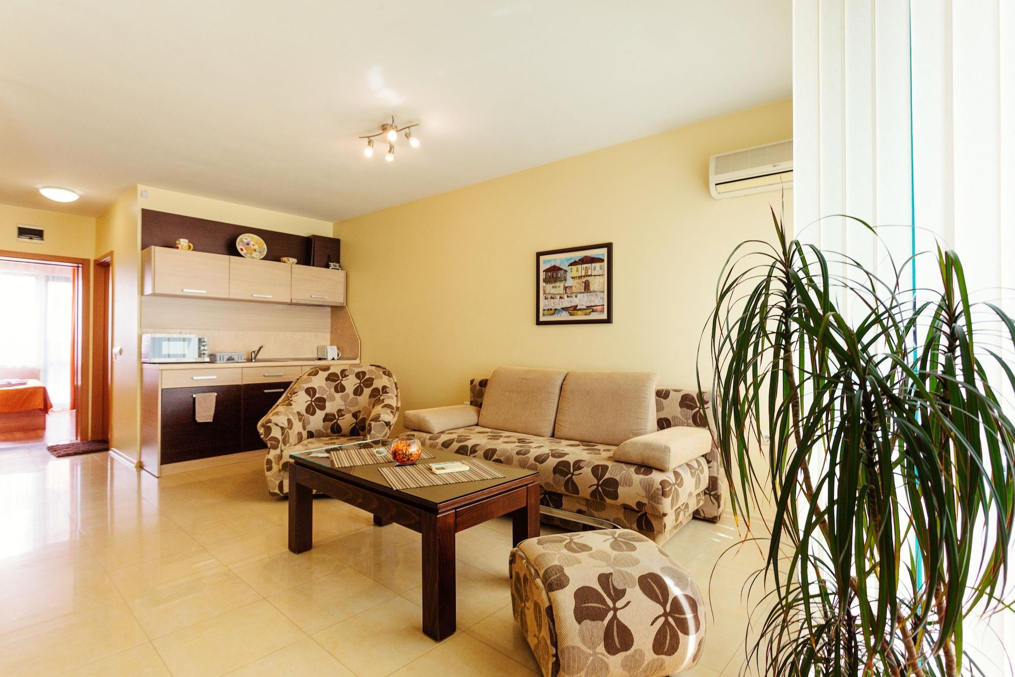 Bright House Aparthotel