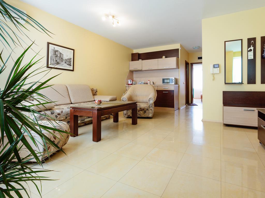 Bright House מלון דירות 3*